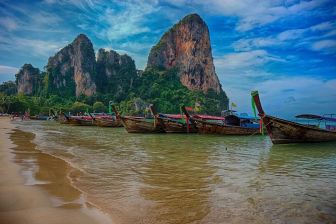 budget-friendly city tour Bangkok for families